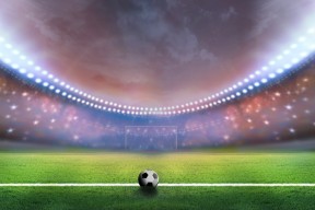 Yabo Sports-格列兹曼情绪失控场边指挥，孙兴慜队员怒摔水瓶引爆冲突